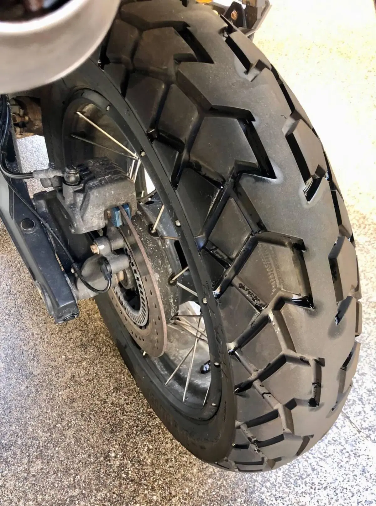 Moto Guzzi V85 TT Evocative Graphics (2021 - 23) (7)