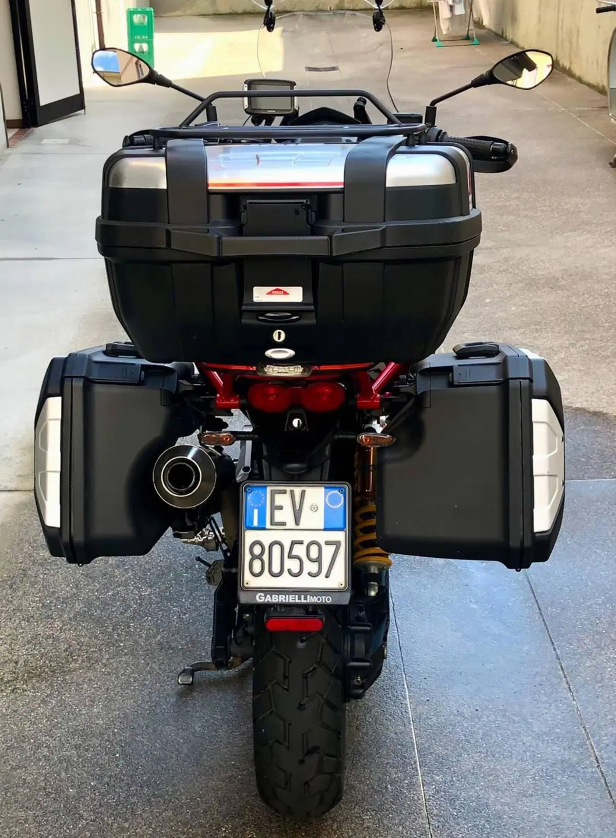 Moto Guzzi V85 TT Evocative Graphics (2021 - 23) (11)