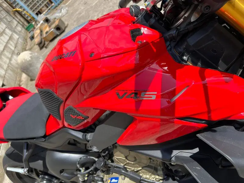 Ducati Streetfighter V4 S (2023 - 24) (3)