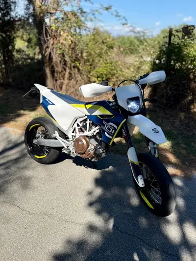 Husqvarna 701 Supermoto (2016) usata