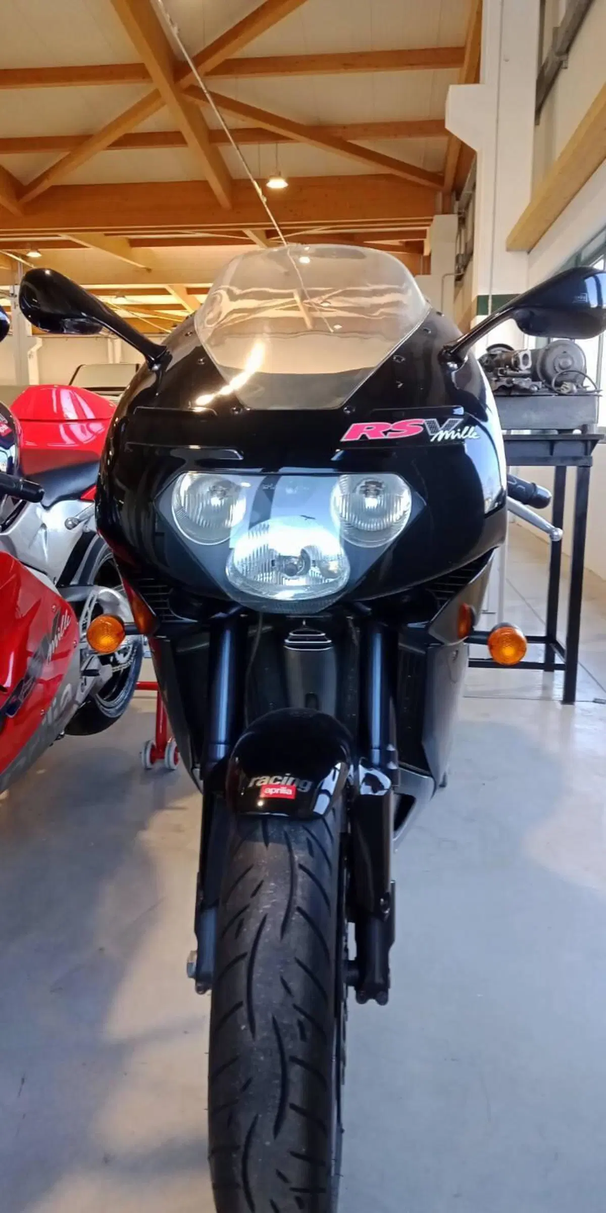 Aprilia RSV 1000 (1998 - 99) (2)