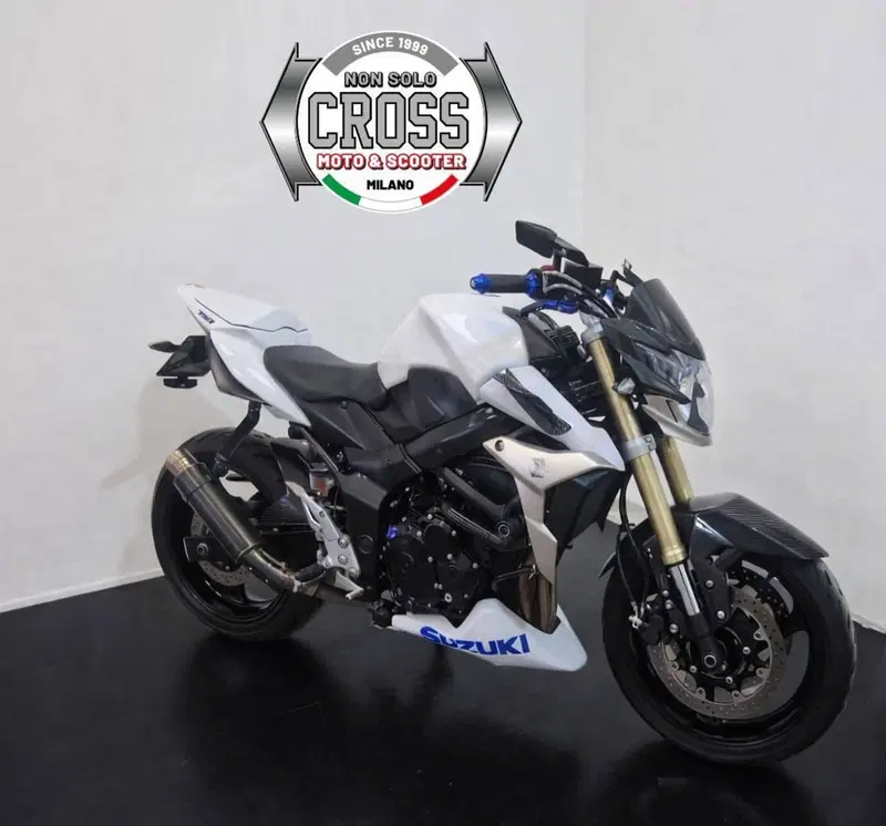 Suzuki GSR 750 (2010 - 15) (2)