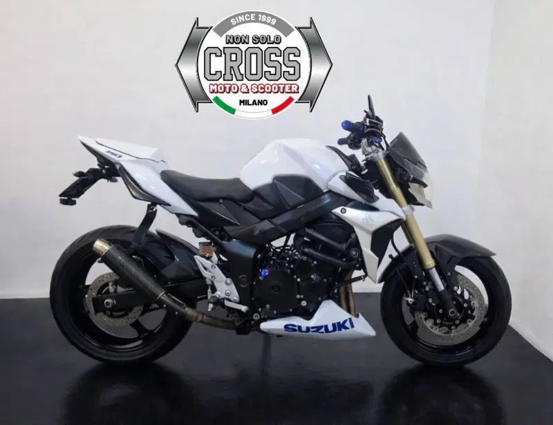 Suzuki GSR 750 (2010 - 15) (4)