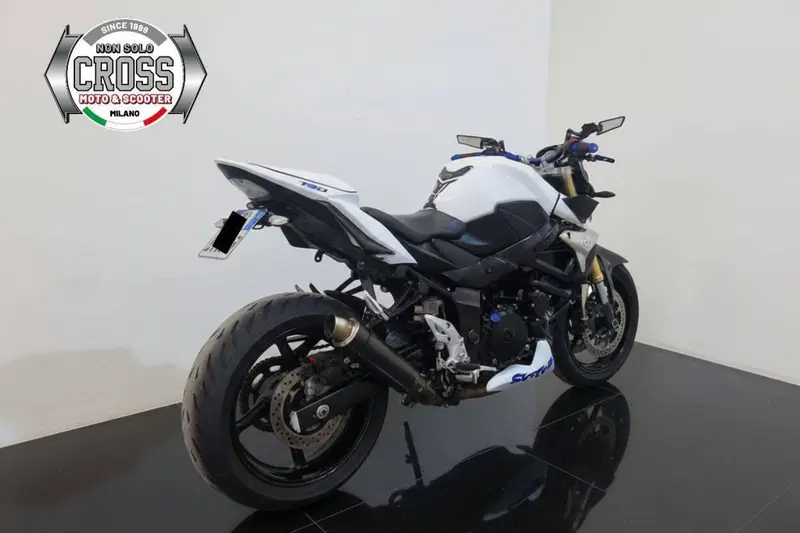 Suzuki GSR 750 (2010 - 15) (7)