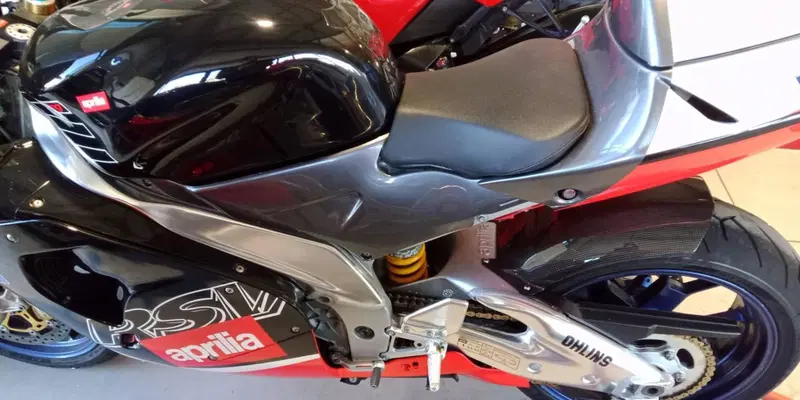 Aprilia RSV 1000 R (3)