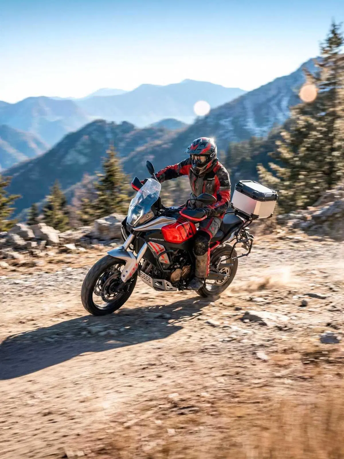 QJMotor: Promo Adventure per la SRT 600 SX, ora a 4.990 euro con top case incluso