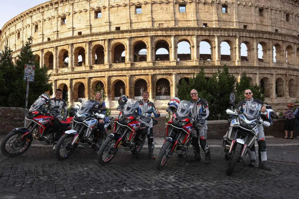 Honda e l'off-road per tutti! Debuttano i nuovi tour Adventure Roads in sella alla Transalp E-Clutch (2)