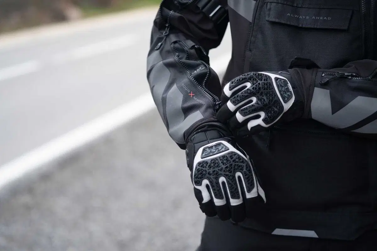 LS2 lancia il completo X-Master: l'abbigliamento a tre strati per l'adventure