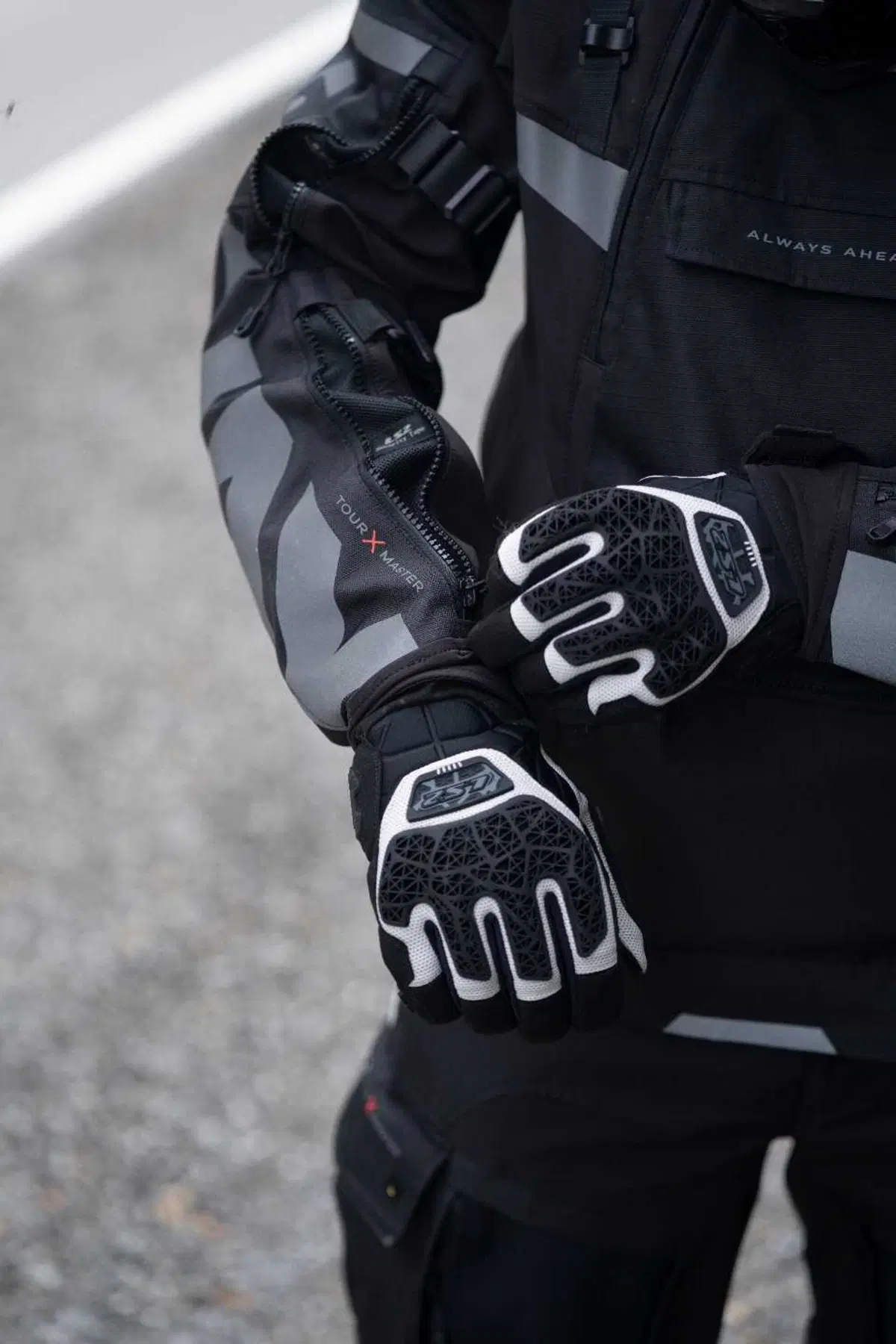 LS2 lancia il completo X-Master: l'abbigliamento a tre strati per l'adventure (11)