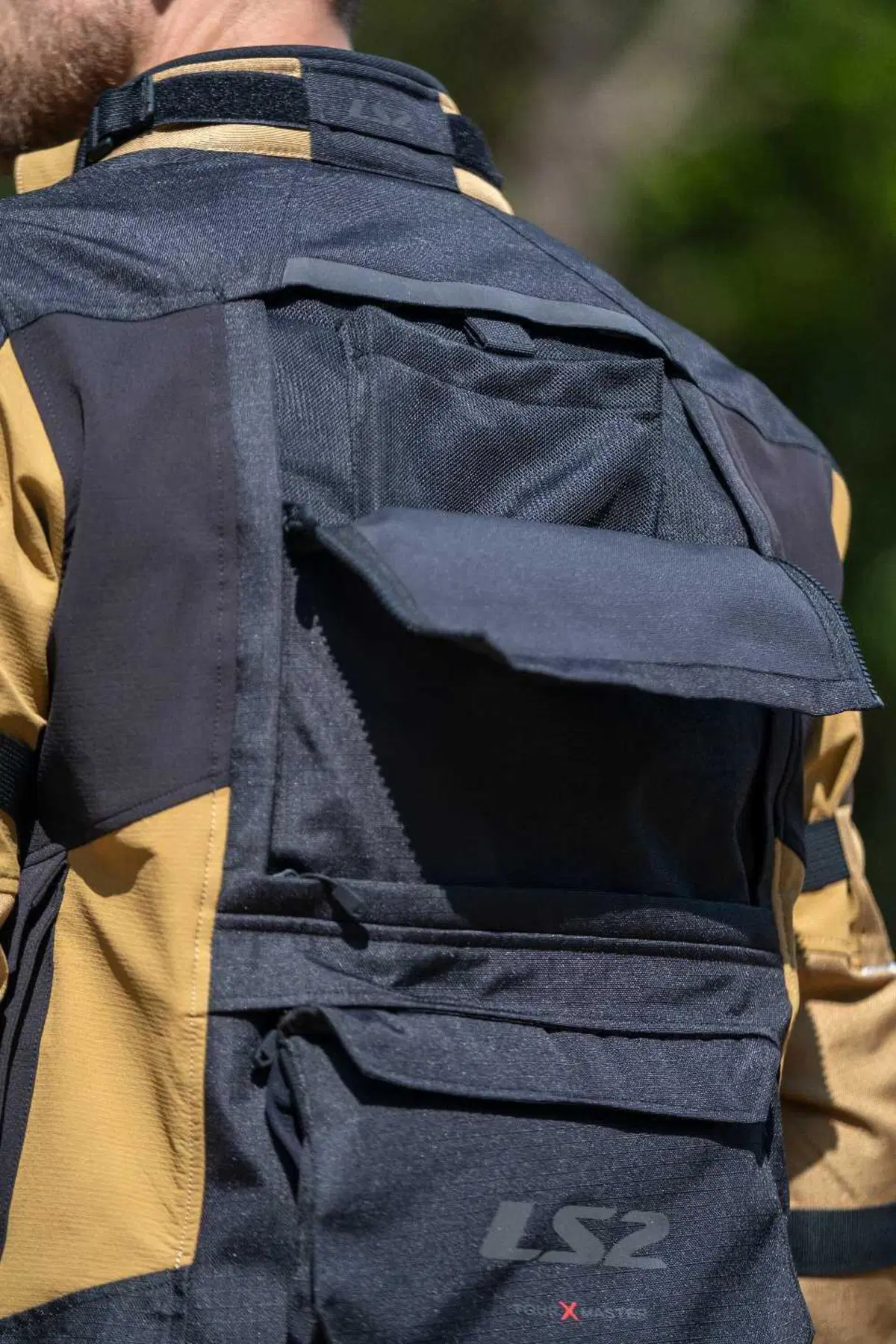 LS2 lancia il completo X-Master: l'abbigliamento a tre strati per l'adventure (16)