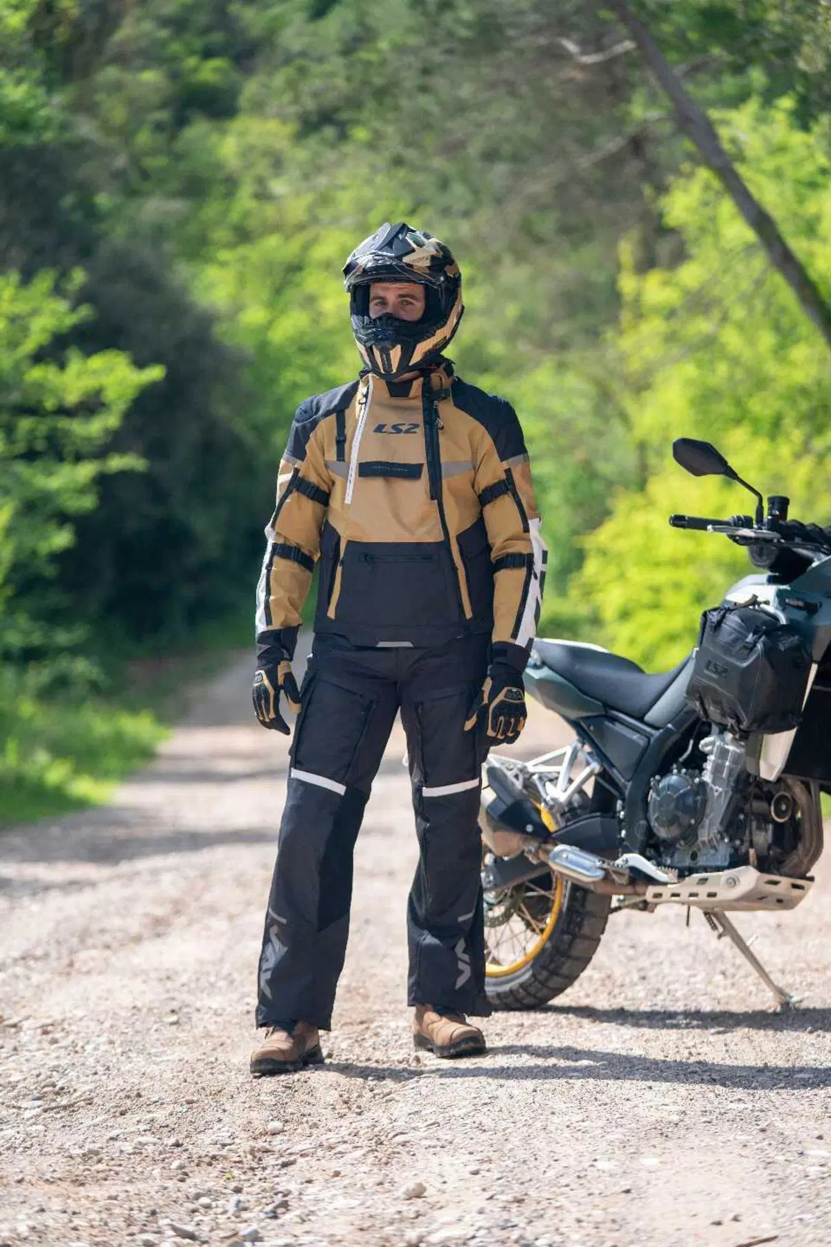 LS2 lancia il completo X-Master: l'abbigliamento a tre strati per l'adventure (18)