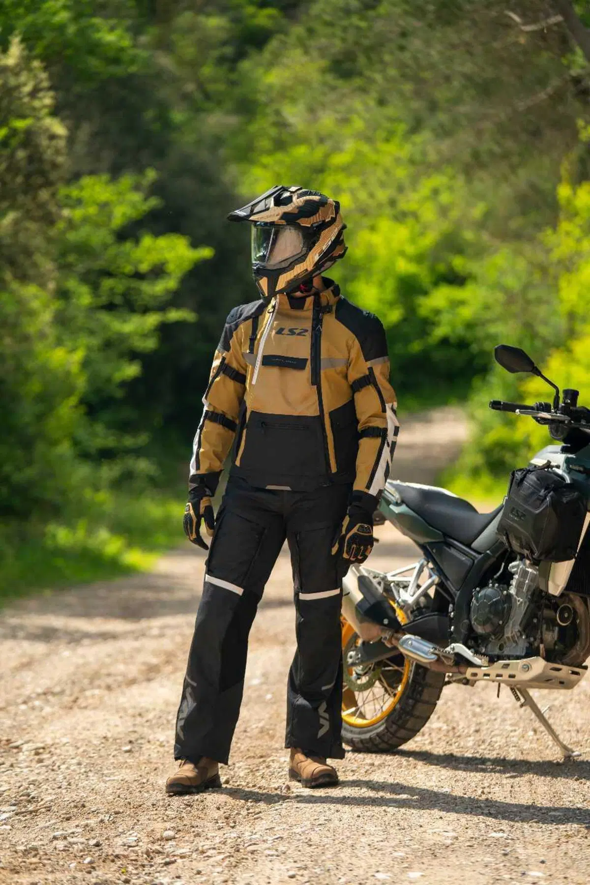 LS2 lancia il completo X-Master: l'abbigliamento a tre strati per l'adventure (19)