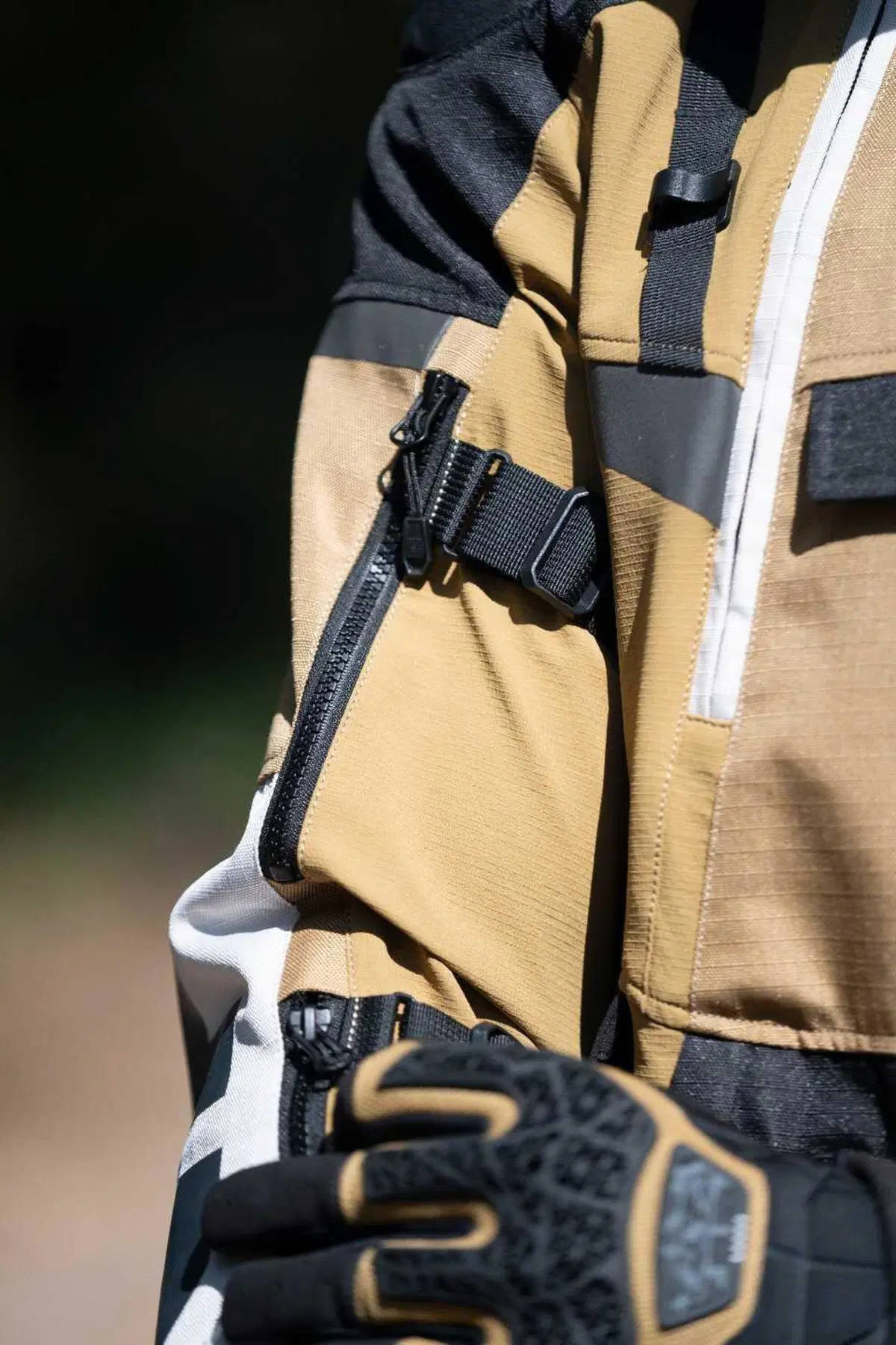LS2 lancia il completo X-Master: l'abbigliamento a tre strati per l'adventure (21)