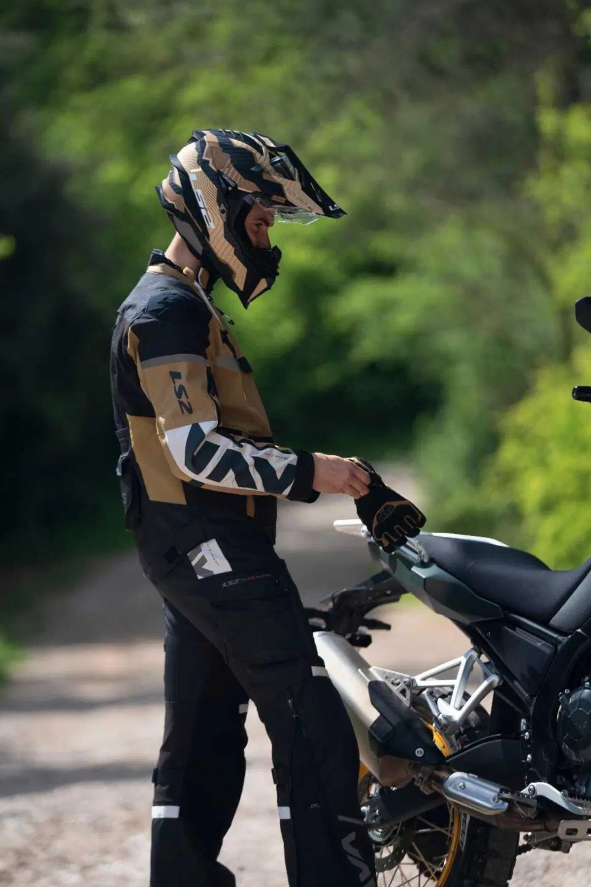 LS2 lancia il completo X-Master: l'abbigliamento a tre strati per l'adventure (22)