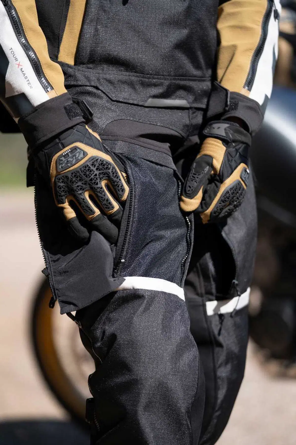 LS2 lancia il completo X-Master: l'abbigliamento a tre strati per l'adventure (3)