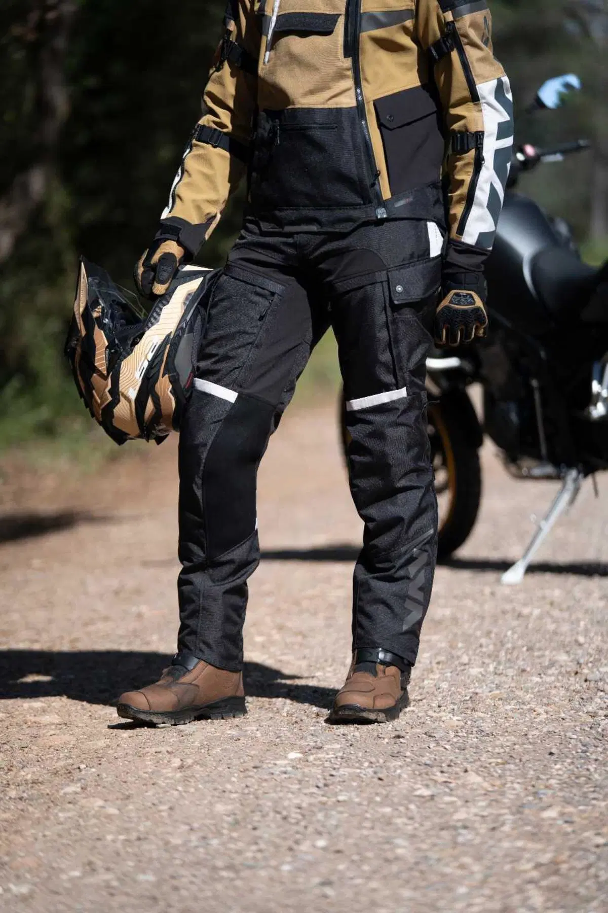 LS2 lancia il completo X-Master: l'abbigliamento a tre strati per l'adventure (7)