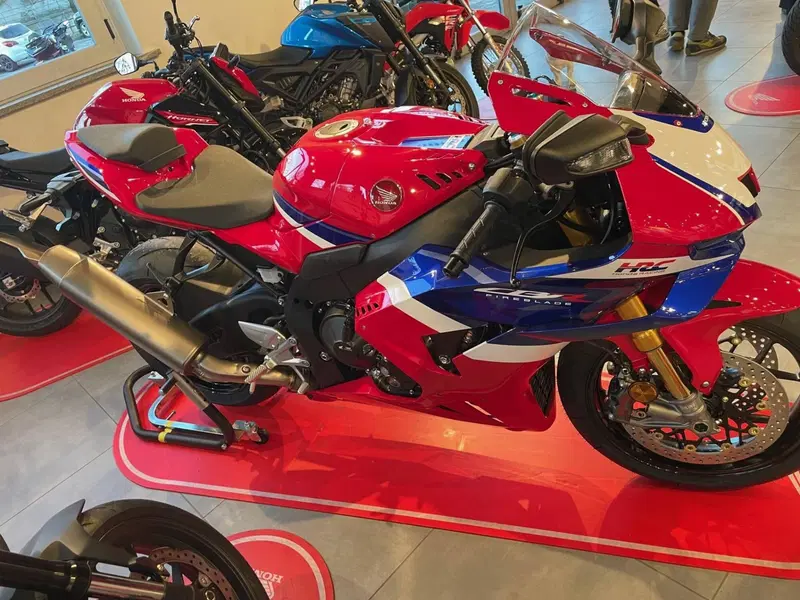 Honda CBR 1000 RR-R Fireblade SP (2024 - 26) (2)
