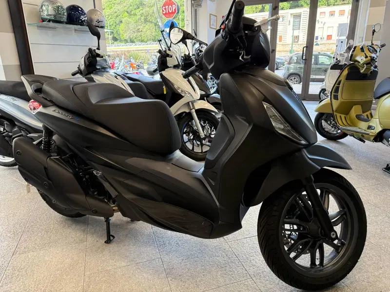 Piaggio Beverly 400 S (2025 - 26) (2)