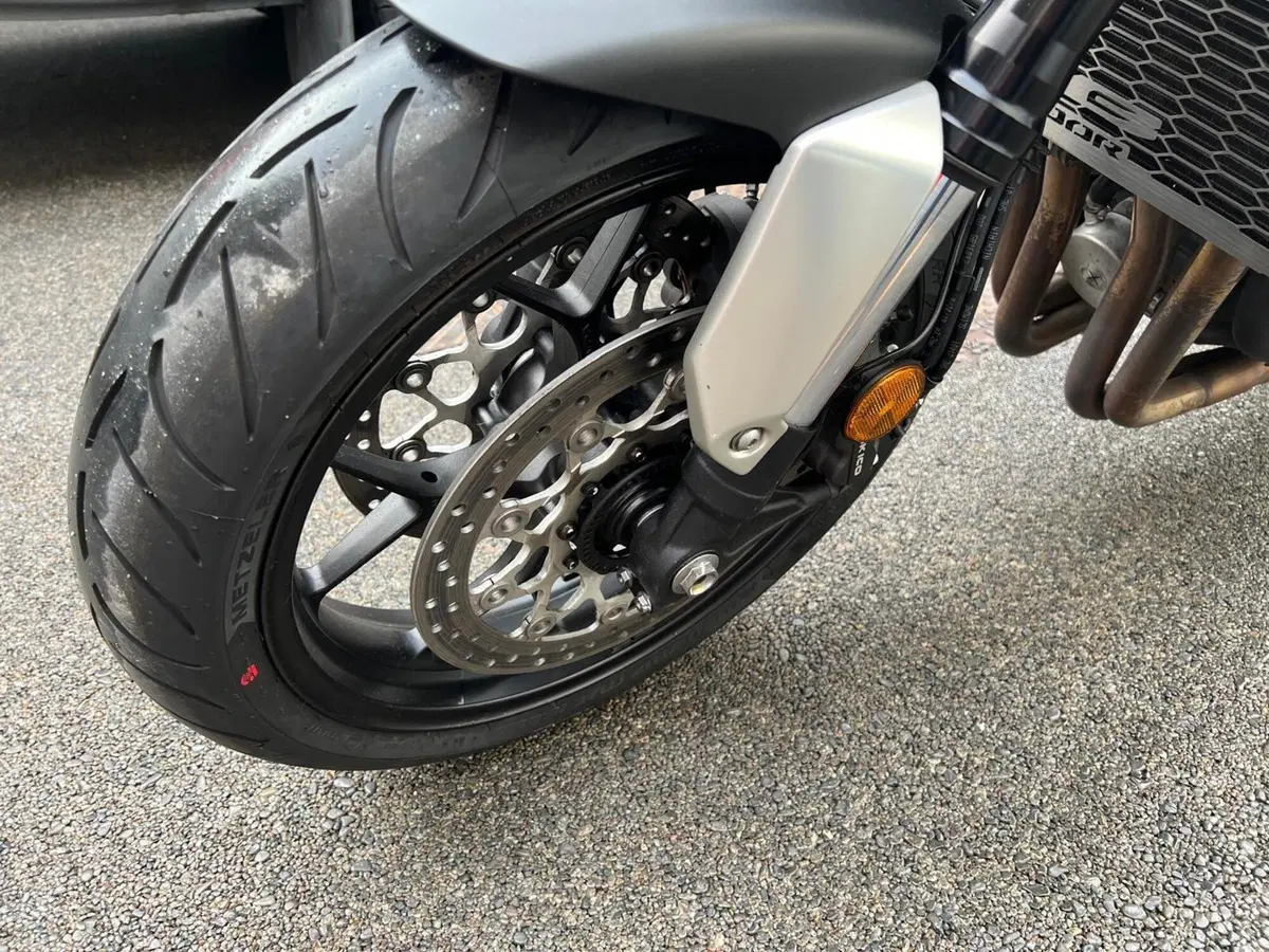 Honda CB 1000 R (2021 - 25) (13)