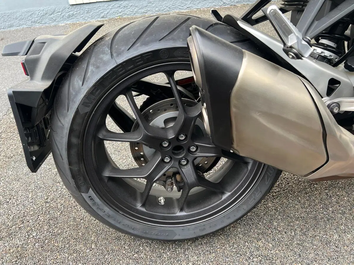 Honda CB 1000 R (2021 - 25) (15)