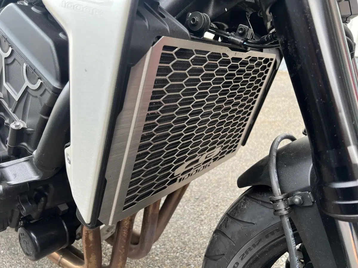 Honda CB 1000 R (2021 - 25) (12)