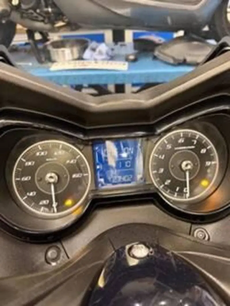 Yamaha X-Max 300 (2021 - 24) (8)
