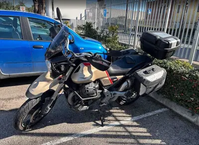 Moto Guzzi V85 TT Travel (2020) usata