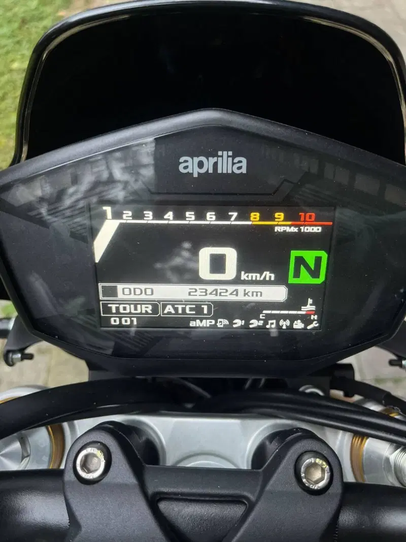 Aprilia Dorsoduro 900 (2017 - 20) (7)