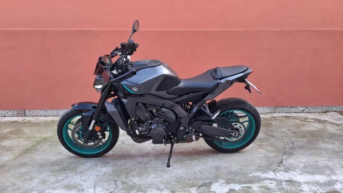 Yamaha MT-09 Y-AMT (2024 - 26) (2)