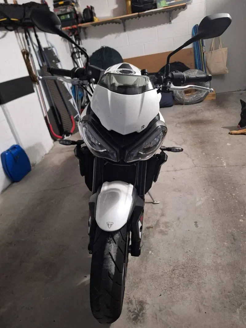Triumph Street Triple 765 R (2023 - 26) (3)