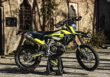 Quanto è veloce una moto da PRO!? - Test Triumph TF 250-E Special Edition [VIDEO]