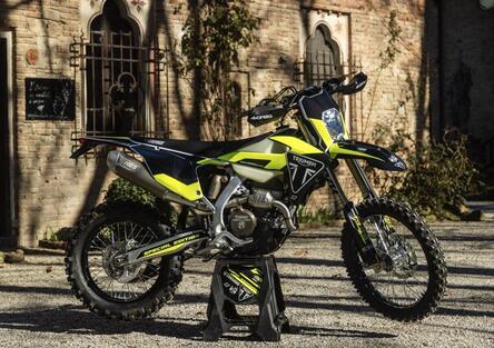 Quanto è veloce una moto da PRO!? - Test Triumph TF 250-E Special Edition [VIDEO]