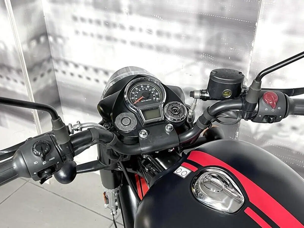 Royal Enfield Classic 350 (2021 - 26) (5)