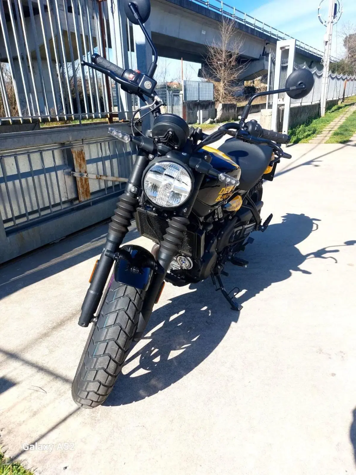 Royal Enfield Guerrilla 450 (2024 - 26) (3)