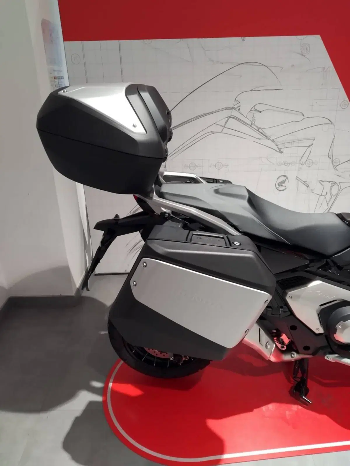 Honda X-ADV 750 Travel (2025 - 26) (3)