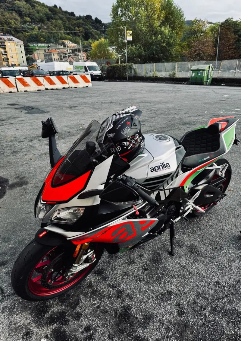 Aprilia RSV4 RF (2017 - 19) (2)