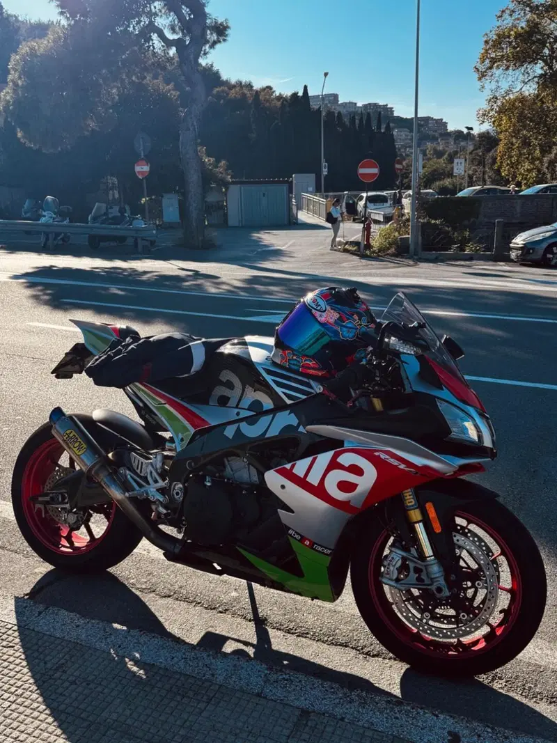 Aprilia RSV4 RF (2017 - 19) (3)