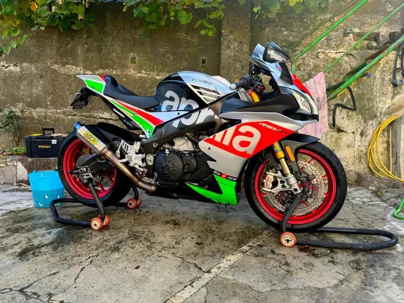 Aprilia RSV4 RF (2017 - 19) (4)