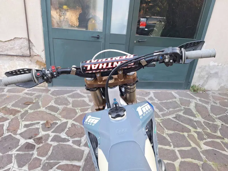 Tm Moto EN 250 ES Fi 2T TM Corse (2025) (6)