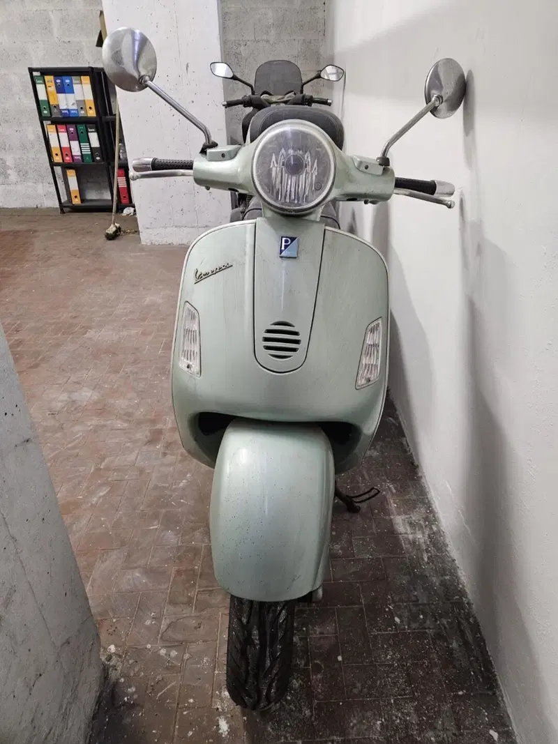 Vespa Granturismo 200 L (2)
