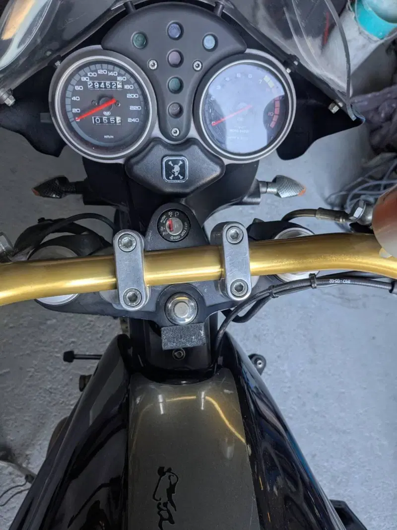 Moto Guzzi V11 Le Mans (2001 - 06) (6)