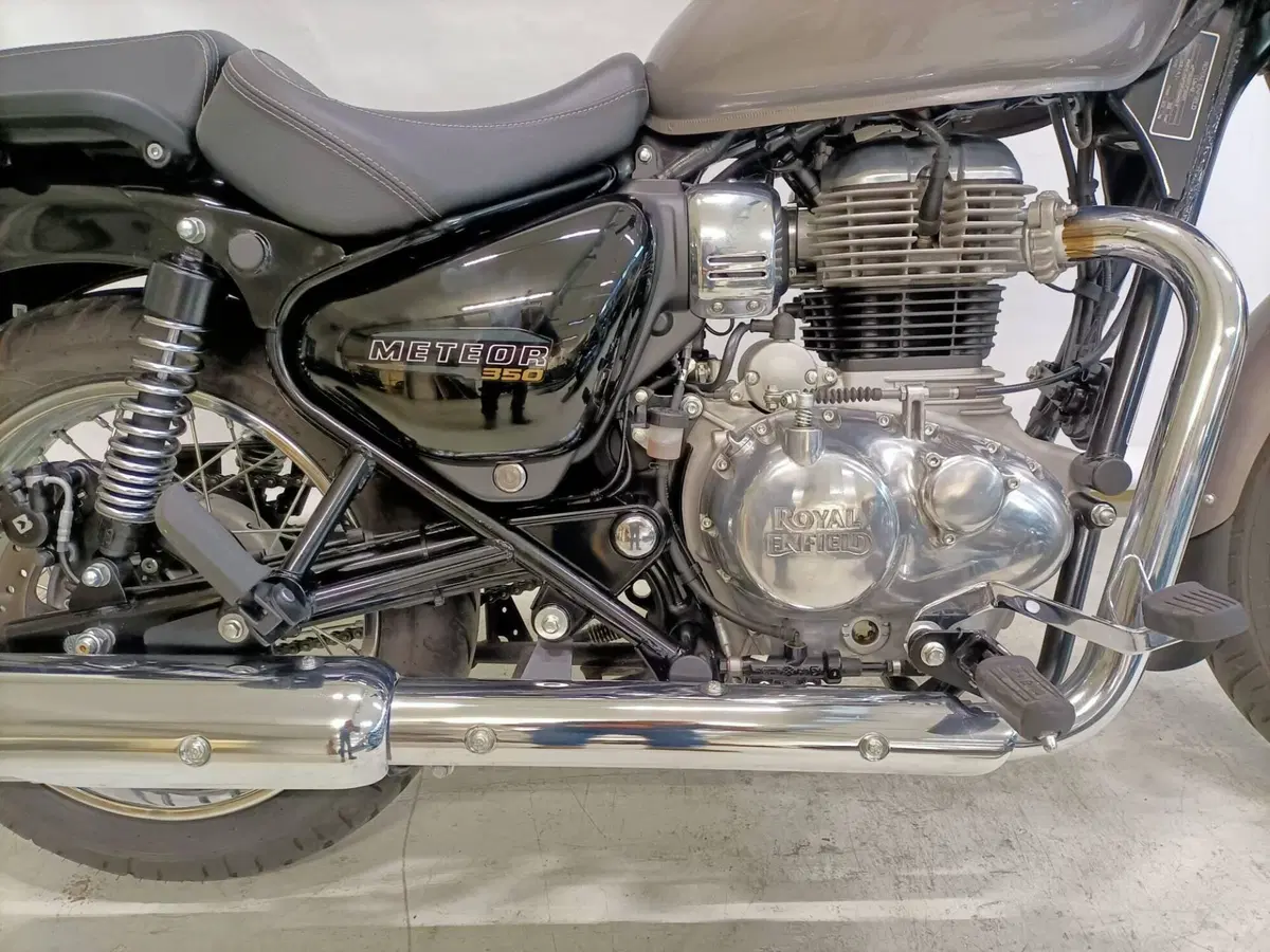 Royal Enfield Meteor 350 Aurora (2024 - 26) (6)