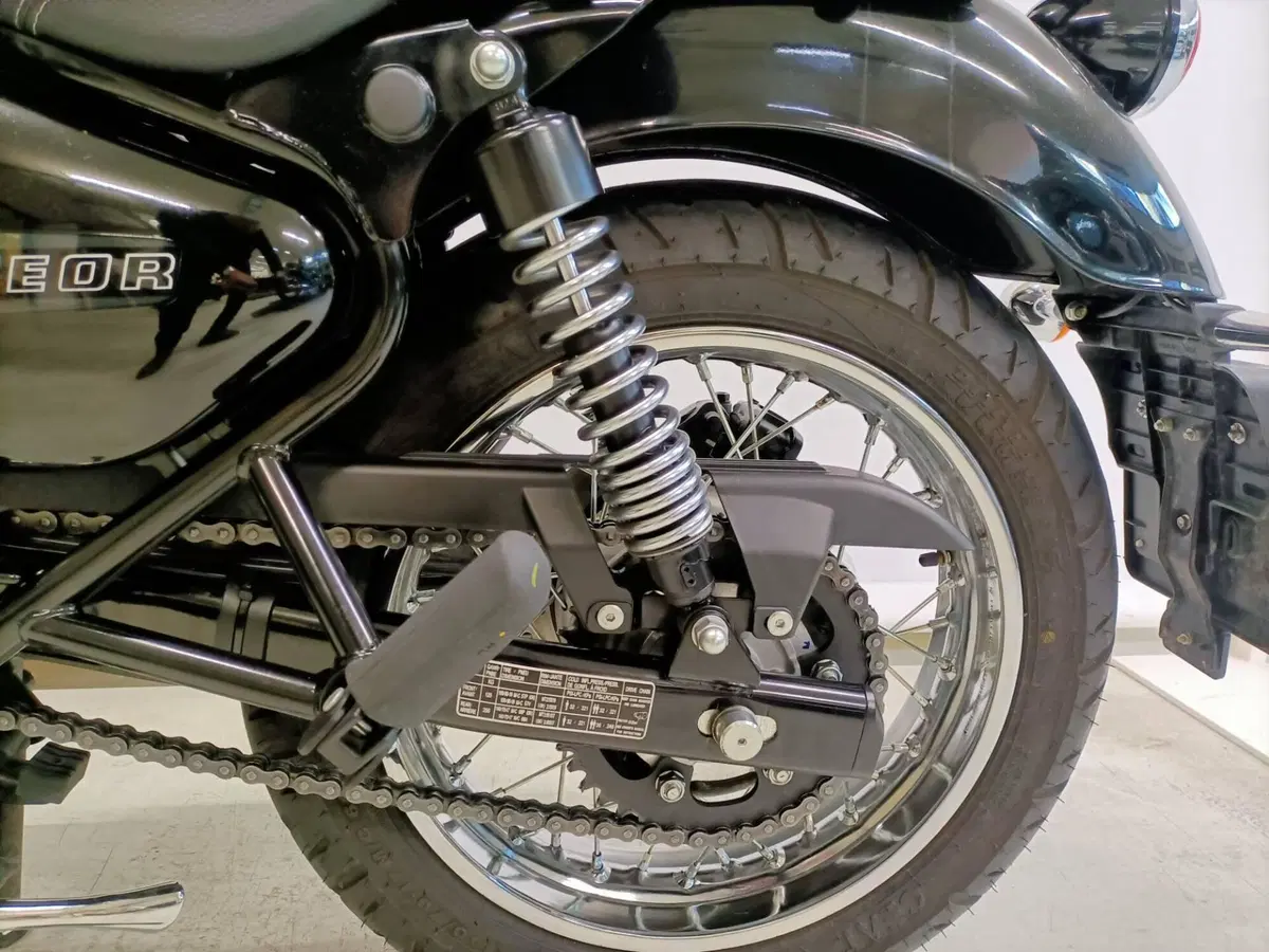 Royal Enfield Meteor 350 Aurora (2024 - 26) (13)