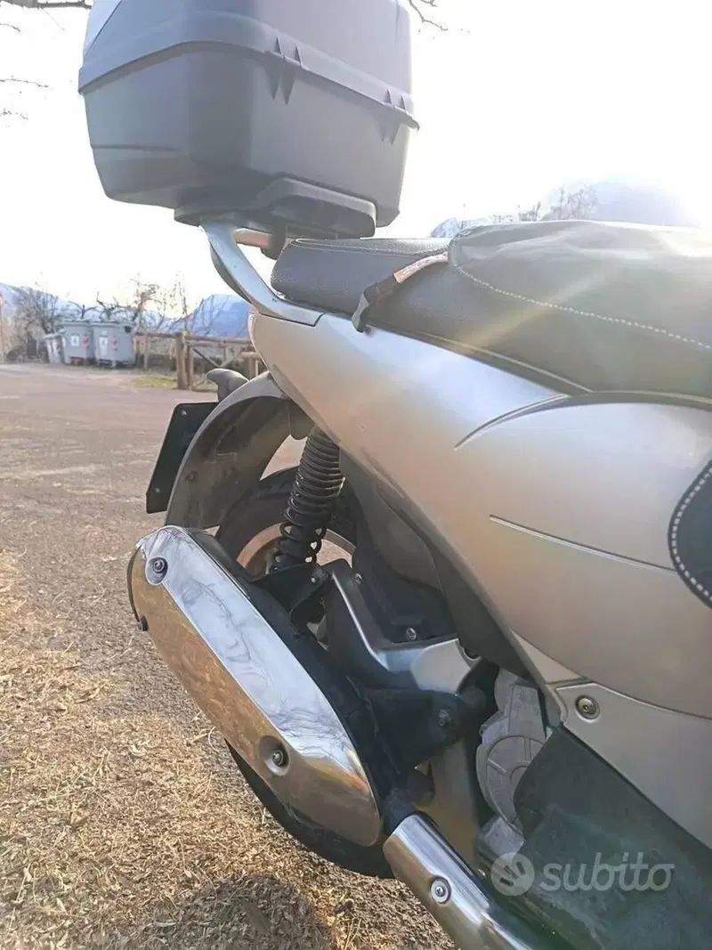 Aprilia Scarabeo 200 i.e. (2009 - 11) (3)