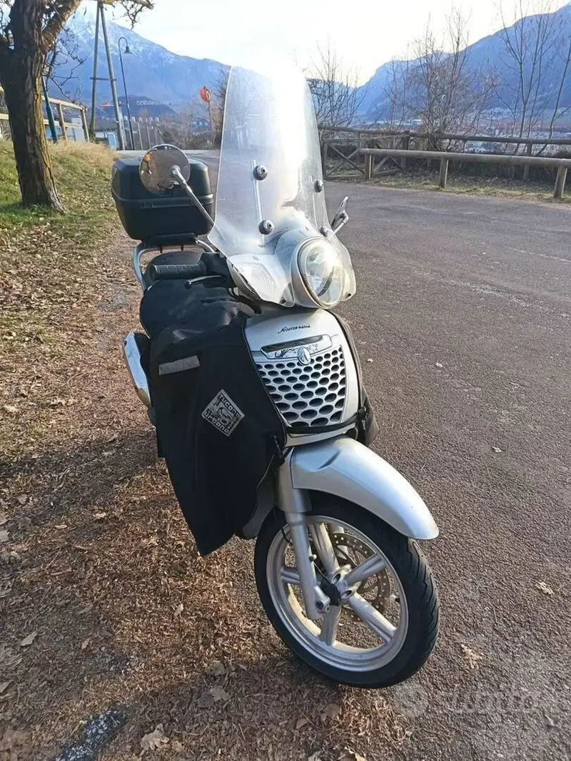 Aprilia Scarabeo 200 i.e. (2009 - 11) (2)