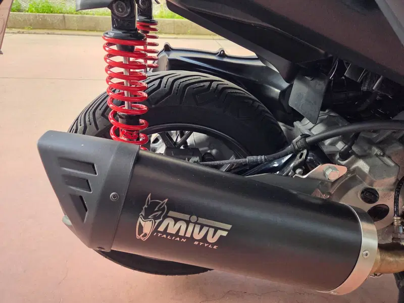 Yamaha X-Max 300 Tech Max (2021 - 24) (8)
