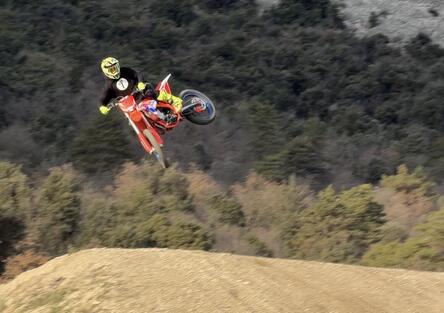 20 ore di test estremo! Beta RX 450 2026: promossa o bocciata? - la prova di Moto.it [VIDEO]