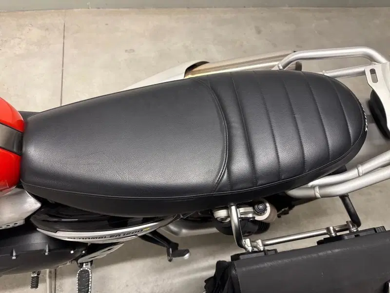 Triumph Scrambler 1200 XE Gold Line Edition (2021 - 22) (11)