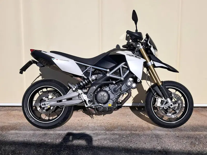 Aprilia Dorsoduro 750 (2009 - 14) (2)
