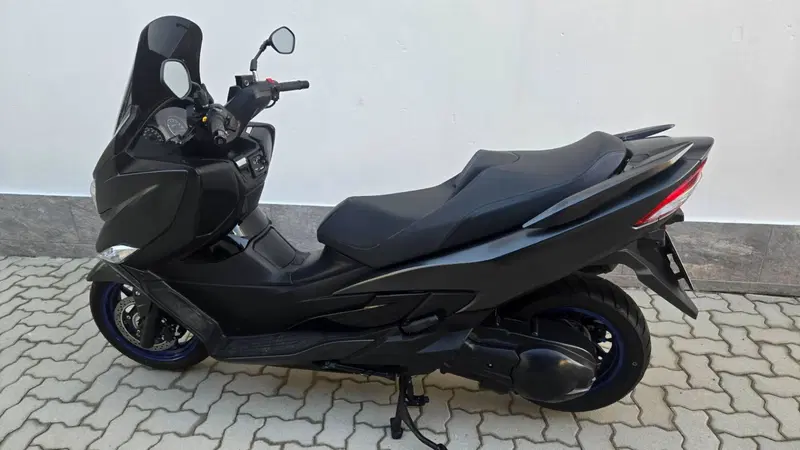Suzuki Burgman 400 (2022 - 24) (2)